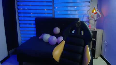 _charlotte_collins_ online show from September 9, 2025, 1:32 pm