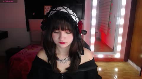 _charlotte_collins_ online show from December 14, 2025, 1:49 pm