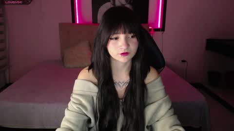 _charlotte_collins_ online show from January 9, 2026, 2:20 pm