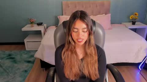 Snapshot of _charlotte_evans_2 chatting on April 17, 2026, 5:16 pm Charlote online show from April 17, 2026, 5:16 pm