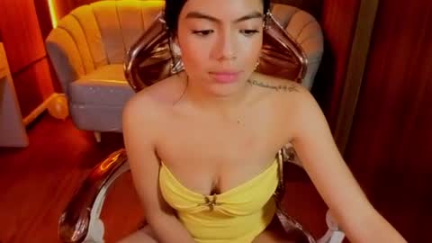 _charlottee_b online show from July 26, 2026, 12:45 pm