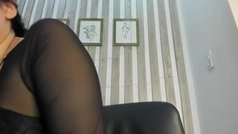 Chloe Collins online show from May 7, 2026, 12:32 pm