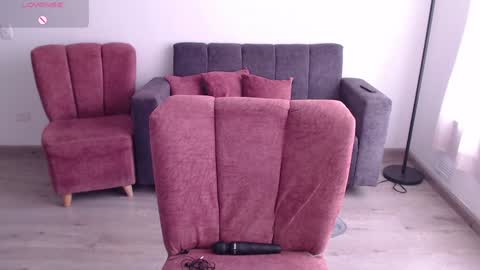 Snapshot of _dakota_j chatting on December 6, 2024, 8:18 pm Your Dakota online show from December 6, 2024, 8:18 pm