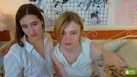 Snapshot of _eliizabeth__ chatting on April 22, 2026, 10:00 pm Lizzy online show from April 22, 2026, 10:00 pm