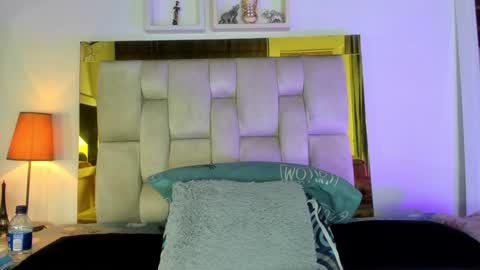 Isabella online show from December 18, 2024, 12:07 pm