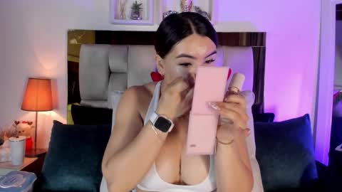 Isabella online show from March 7, 2026, 12:02 pm