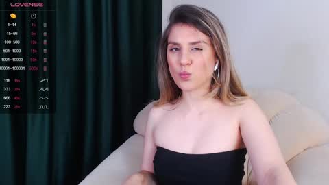 Snapshot of _esmeraldiyaa_ chatting on December 27, 2024, 8:50 pm _esmeraldiyaa_ online show from December 27, 2024, 8:50 pm