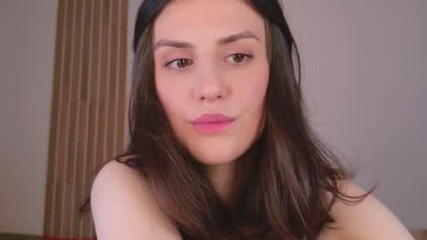 _esmeraldiyaa_ online show from March 4, 2026, 6:14 pm