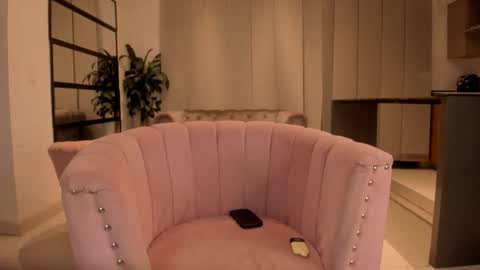 Eva online show from December 18, 2025, 1:33 am