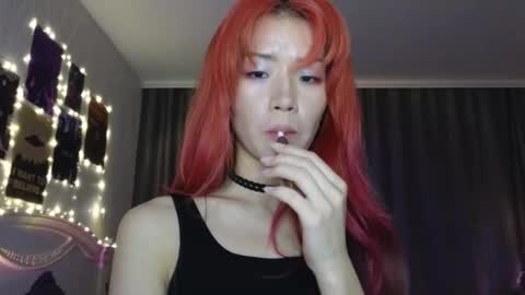 EveEva online show from January 3, 2025, 10:29 pm