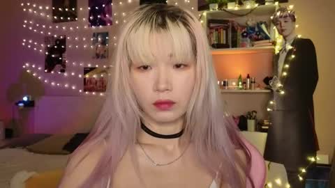 EveEva online show from February 16, 2026, 1:24 am