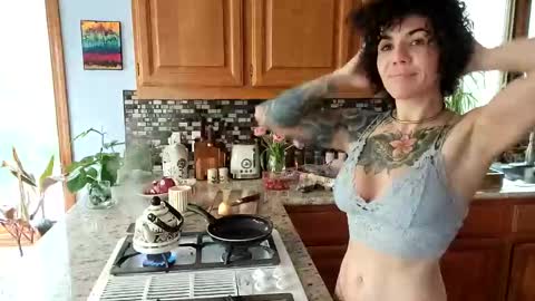 Frankie Rivers allmylinks  online show from February 17, 2025, 7:53 pm