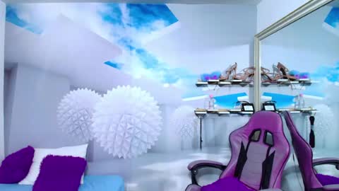 _gold_strawberry_ online show from May 10, 2026, 12:27 am