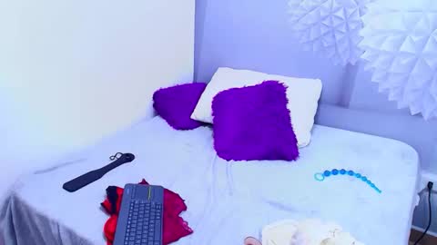 _gold_strawberry_ online show from May 16, 2026, 6:32 am