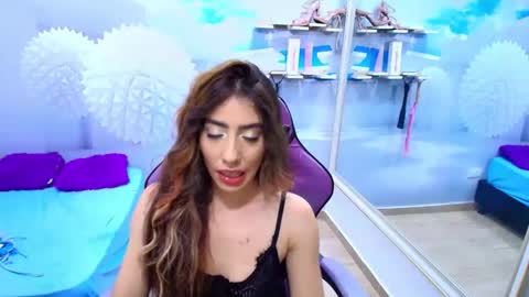 _gold_strawberry_ online show from June 11, 2026, 5:16 am