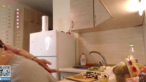 Snapshot of _halllseyyy_ chatting on October 16, 2025, 1:23 pm Hi everybody my name is Halsey online show from October 16, 2025, 1:23 pm