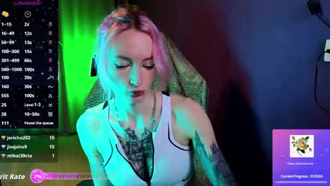 Snapshot of _helencarter chatting on May 4, 2026, 8:27 pm Helen Carter 3 Next stream 2330 MSC online show from May 4, 2026, 8:27 pm
