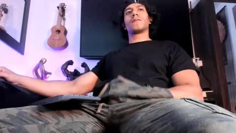 Snapshot of _heracles1 chatting on October 5, 2025, 3:43 pm Heracles online show from October 5, 2025, 3:43 pm