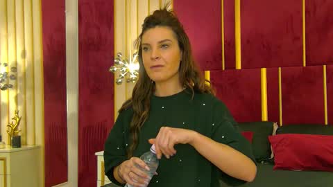 _hot_neighbour online show from February 14, 2026, 4:53 am