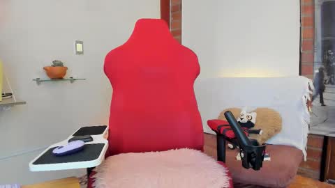 _hottie__ online show from September 11, 2025, 4:18 pm