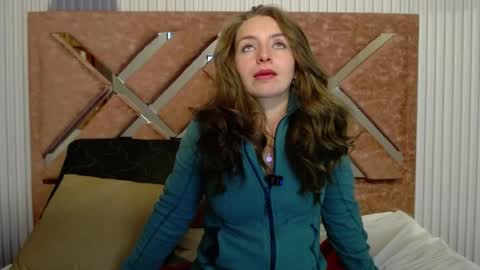 Snapshot of _isaabellaa chatting on May 9, 2026, 3:17 pm Isa online show from May 9, 2026, 3:17 pm