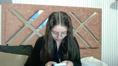 Snapshot of _isaabellaa chatting on May 19, 2026, 12:33 pm Isa online show from May 19, 2026, 12:33 pm
