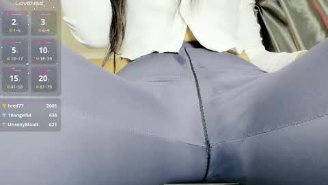 Snapshot of _iuiu_ chatting on November 7, 2025, 5:24 pm UU online show from November 7, 2025, 5:24 pm