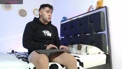 JHOSSUA  VALERIO online show from February 8, 2026, 10:57 pm