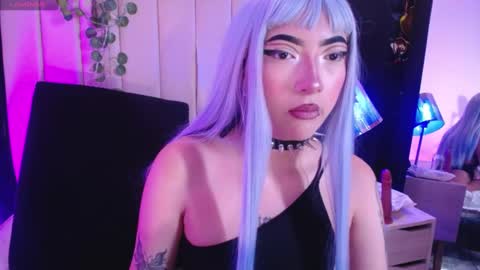 Mia online show from December 20, 2024, 2:05 pm