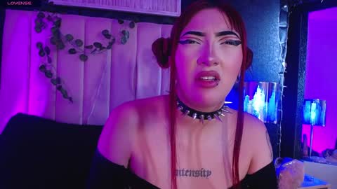 Mia online show from December 21, 2024, 4:46 pm