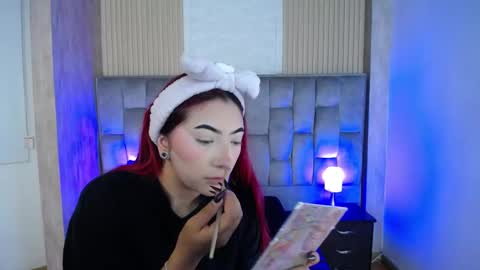 Mia online show from September 11, 2025, 1:44 pm