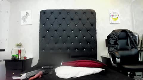 Snapshot of _johnson_alana chatting on April 15, 2026, 7:58 pm _johnson_alana online show from April 15, 2026, 7:58 pm