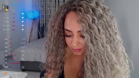 _just_a_queen_3 online show from October 21, 2025, 5:13 pm