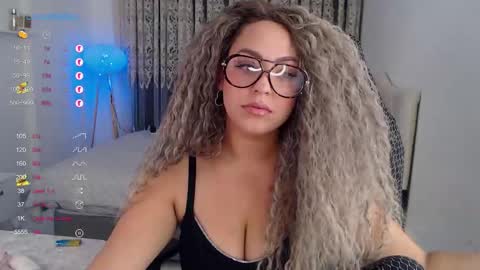 _just_a_queen_3 online show from November 2, 2025, 5:04 pm