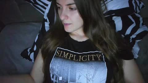 _just_a_simple_girl online show from December 9, 2024, 7:18 pm