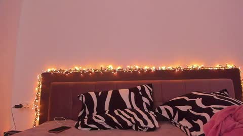 _just_a_simple_girl online show from January 15, 2025, 1:20 pm