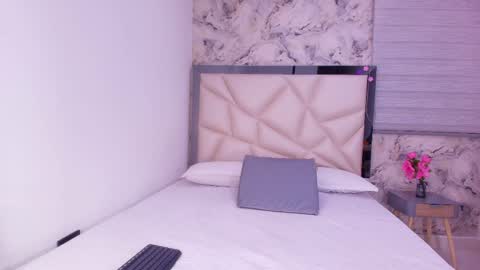 Kendall online show from April 15, 2026, 3:02 am