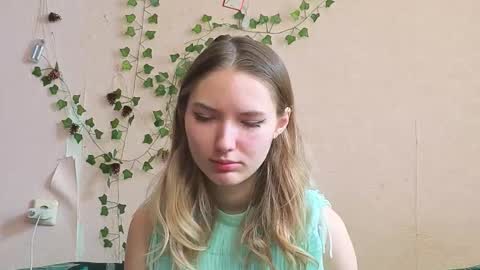 _kikiclark_ online show from March 7, 2026, 9:06 am