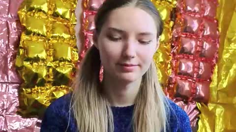 _kikiclark_ online show from March 18, 2026, 12:08 pm