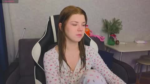 Molly   Emily online show from December 18, 2025, 7:42 pm