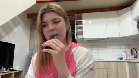 Molly   Emily online show from March 25, 2026, 5:52 pm