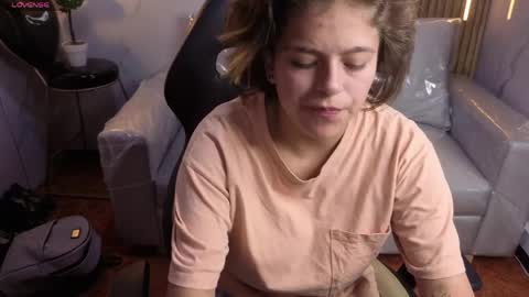 _kitten_1 online show from April 3, 2026, 2:09 am