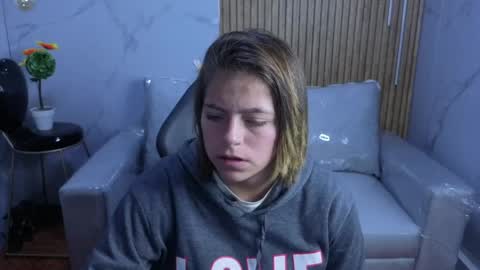 Snapshot of _kitten_1 chatting on May 2, 2026, 3:33 am _kitten_1 online show from May 2, 2026, 3:33 am