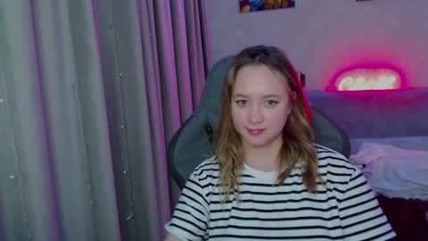 _lalune_ online show from January 6, 2025, 4:04 am