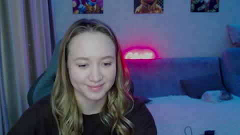 _lalune_ online show from January 11, 2025, 6:56 am