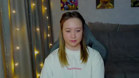 _lalune_ online show from January 29, 2025, 4:15 am