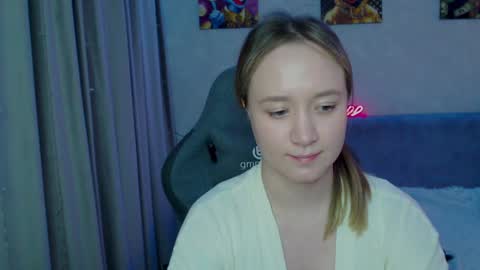 _lalune_ online show from January 31, 2025, 3:30 am