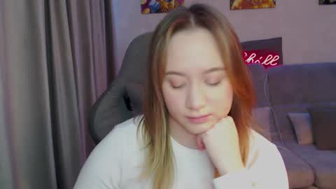 _lalune_ online show from March 3, 2025, 3:08 am