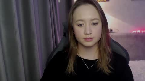 _lalune_ online show from September 29, 2025, 12:43 pm