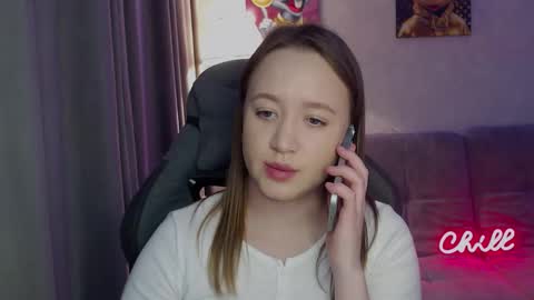 _lalune_ online show from November 1, 2025, 1:24 pm